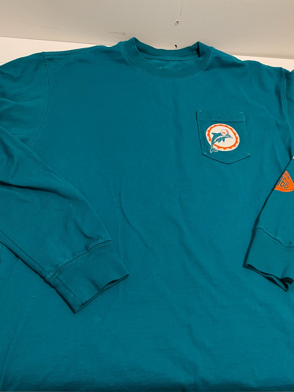 Nike Brand Men's size Large Miami Dolphins Long Sleeve Tee Shirt